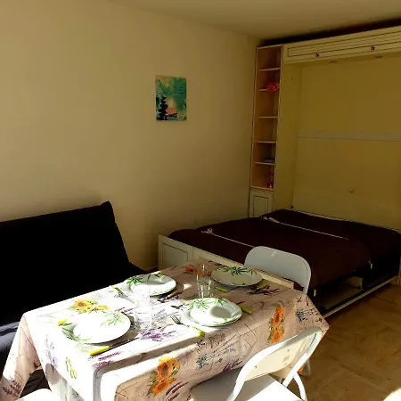公寓 Charmant Studio Dans Avec Piscine *