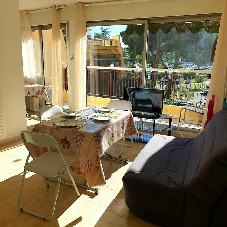 Charmant Studio Dans Avec Piscine * Mandelieu